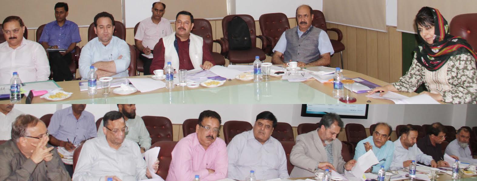 CM reviews functioning of Revenue, Relief & Rehabilitation Dept